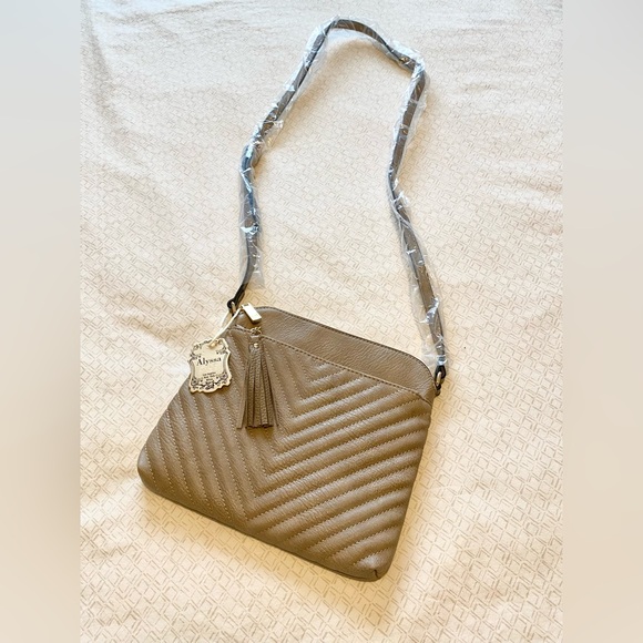 NWT Alyssa vegan crossbody purse with tassel - Picture 10 of 16